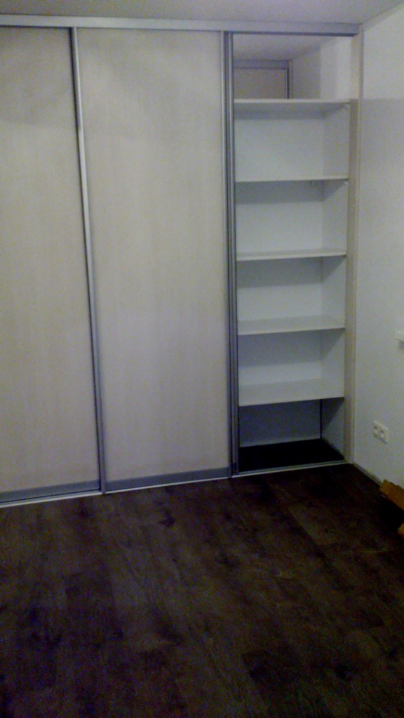 Vstavaná skriňa