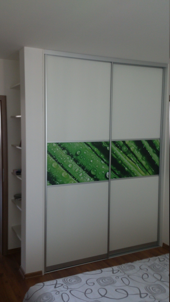 Vstavaná skriňa